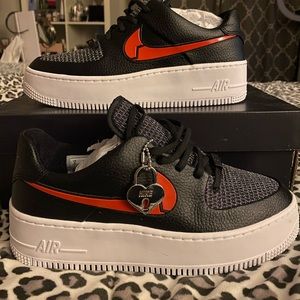 NWT Women’s Nike Sage Low Valentine’s Day 2019